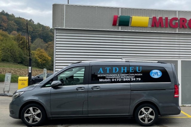 Auto Atdheu Leichentransport auf dem Landweg